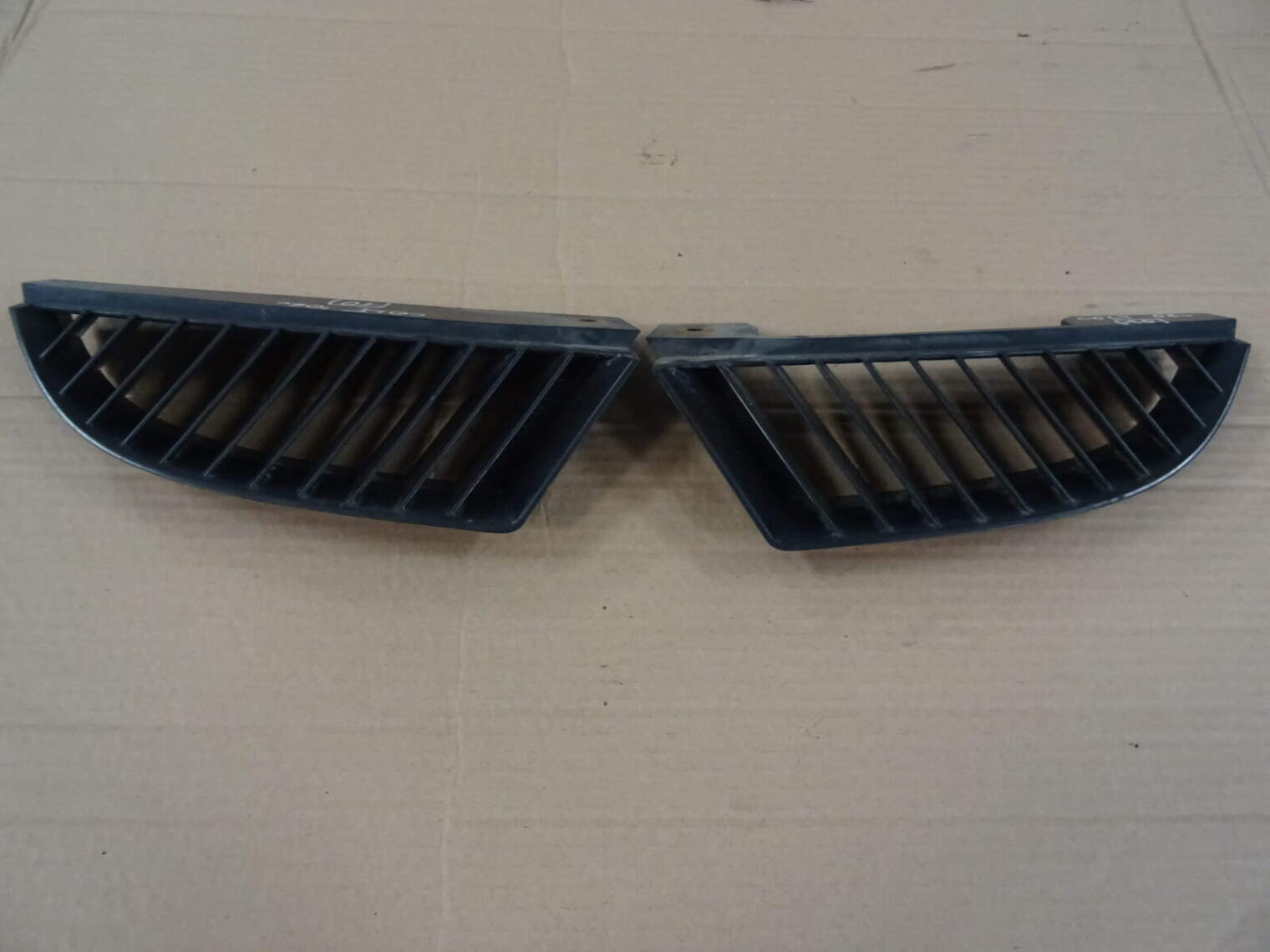 Mitsubishi Colt VI Atrapa Grill Mn127774 Mn127773 - obrazek 2