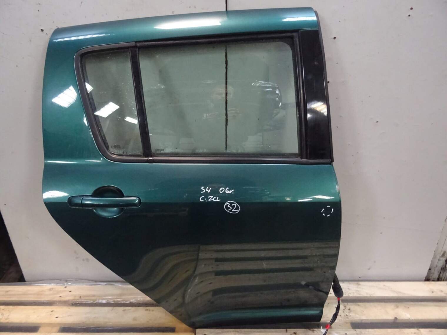Suzuki Swift Mk6 III Drzwi Prawe Tylne Kołor Zcl
