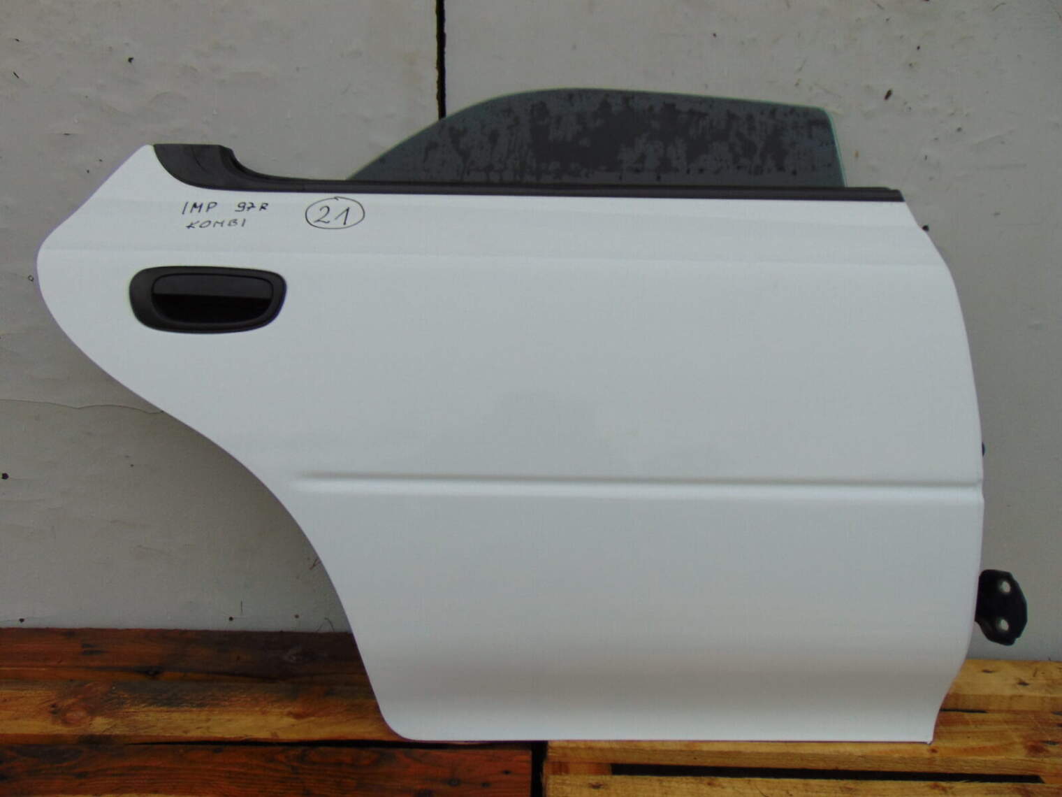 Subaru Imprez Gc Drzwi Prawe Tylne Kombi