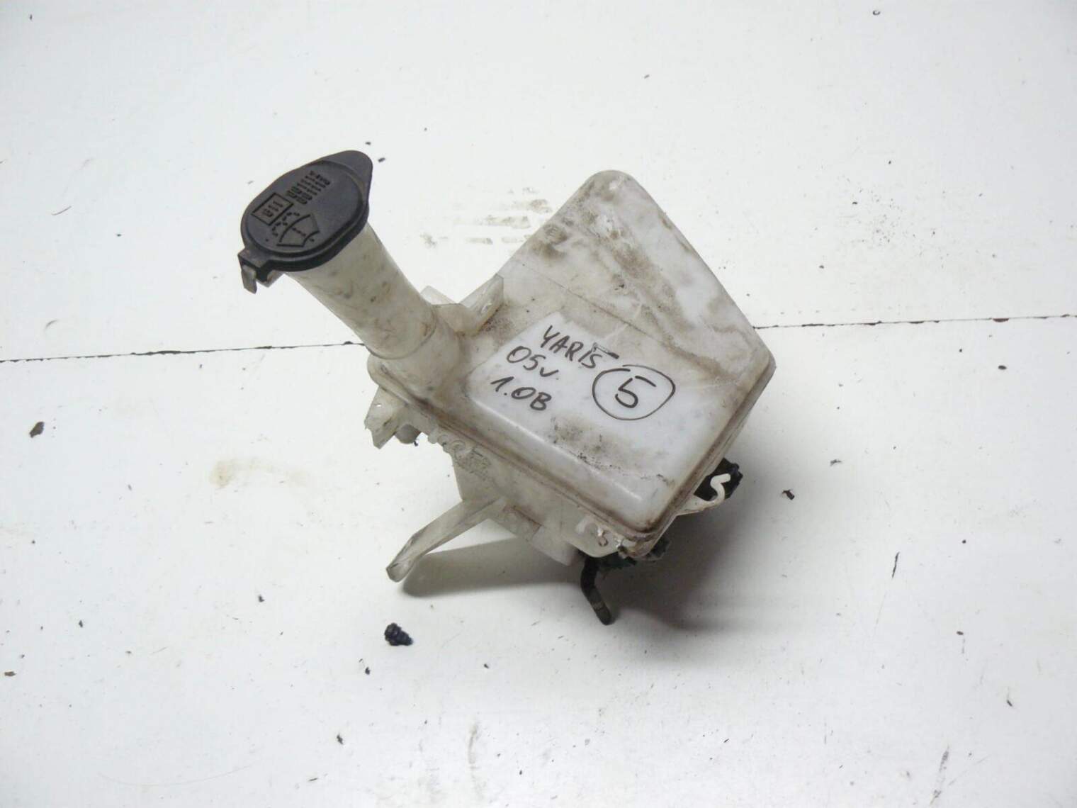 Toyota Yaris 2005r Zbiornik Płynu Spryskiwaczy