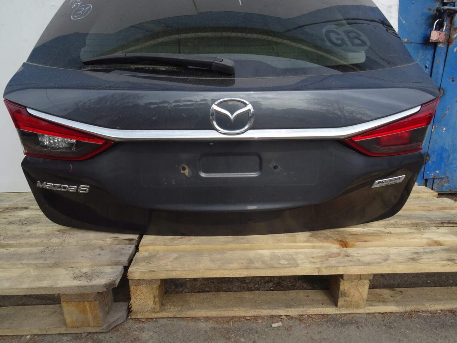 Mazda 6 Gj Kombi Klapa Bagażnika 42a Szyba Lampa - obrazek 2