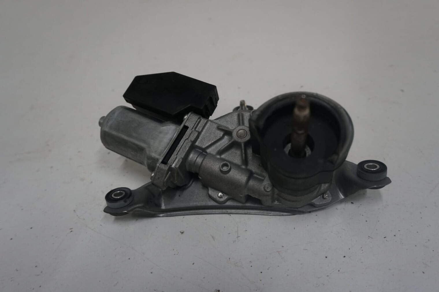 Toyota Auris I Silniczek Wycieraczki 85130-02030