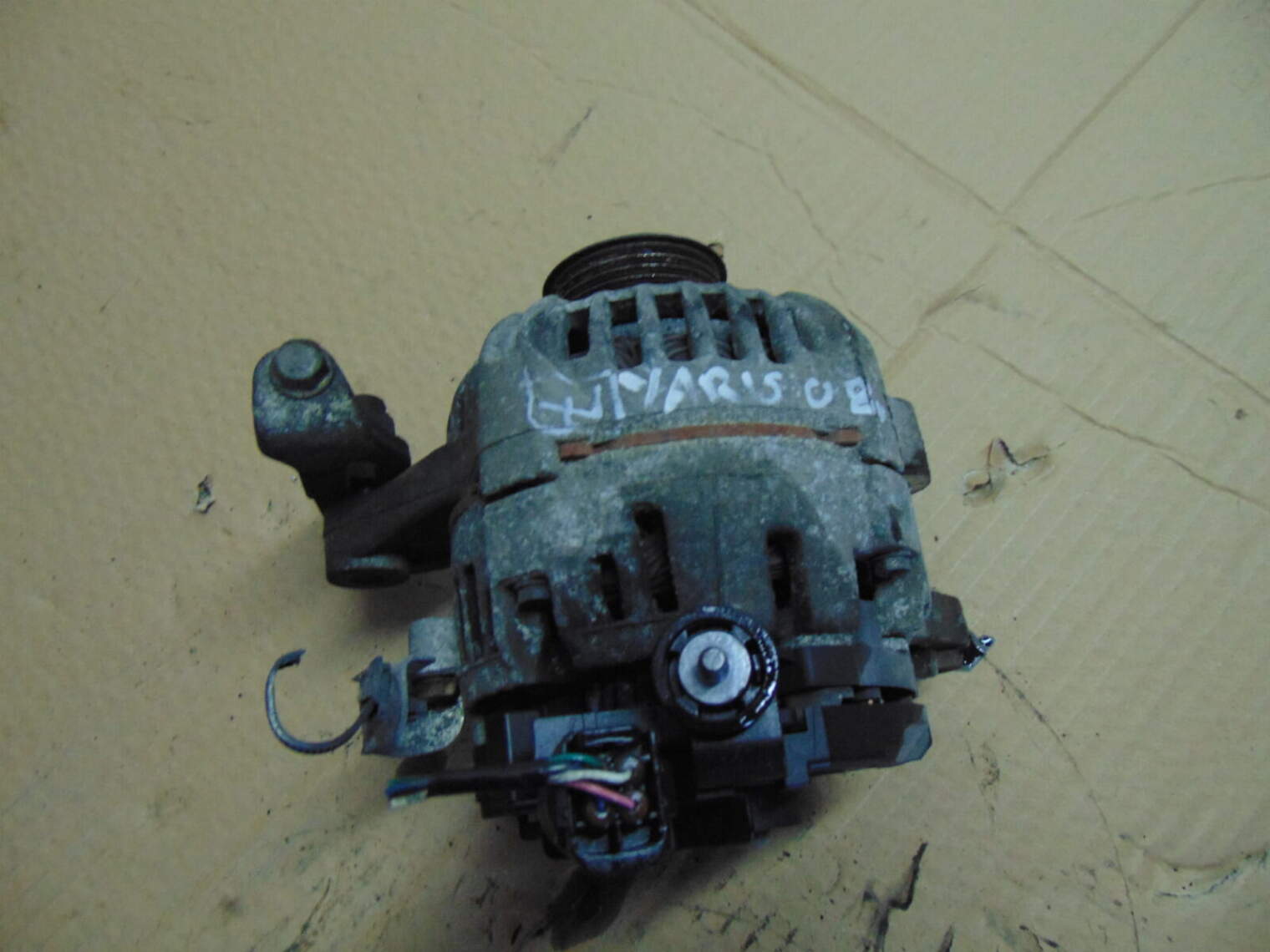 Toyota Yaris II Alternator 27060-0j060