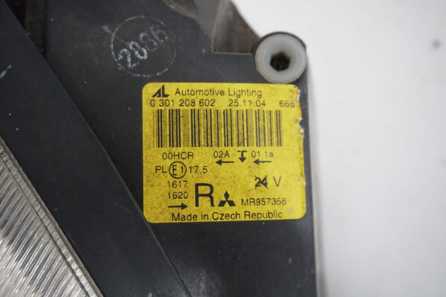 Mitsubishi Colt VI Lampa Prawa Mr957356 Uk - obrazek 3