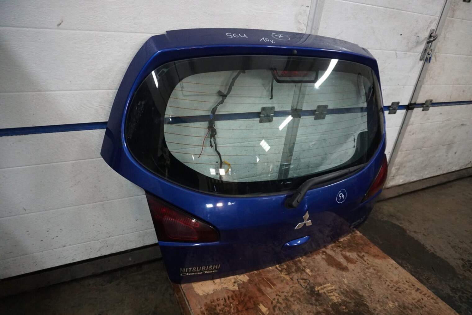 Mitsubishi Colt VI Lift 3d KLAPA SZYBA Bagażnika 56u - obrazek 2