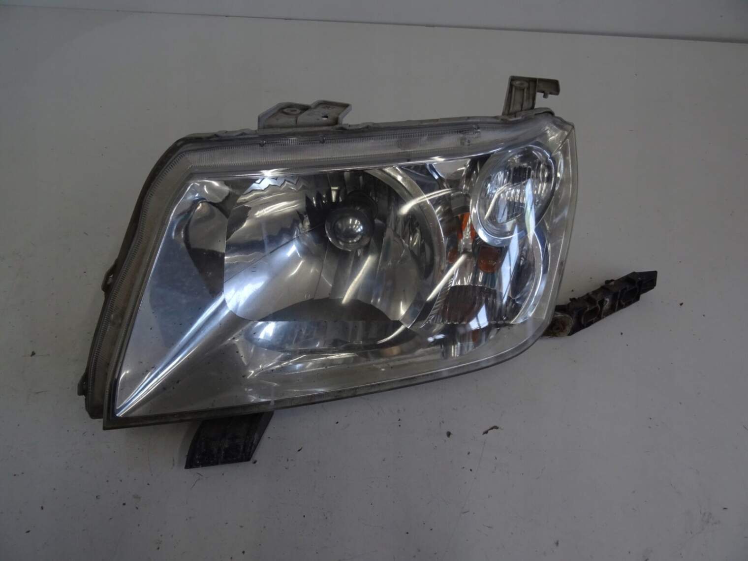 Suzuki Grand VItara II Lampa Lewa Przednia Nr.31