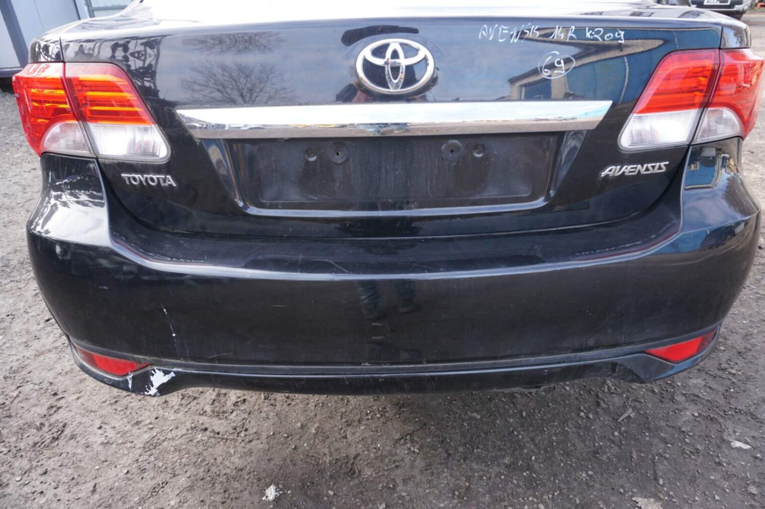 Toyota Avensis T27 Pas Klapa Zderzak Błotnik Tył - obrazek 2