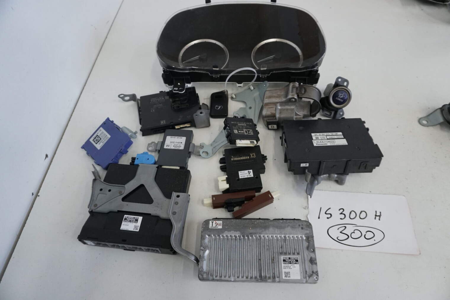 Lexus Is300h Sterownik Silnika 89661-53p70 89681-53010