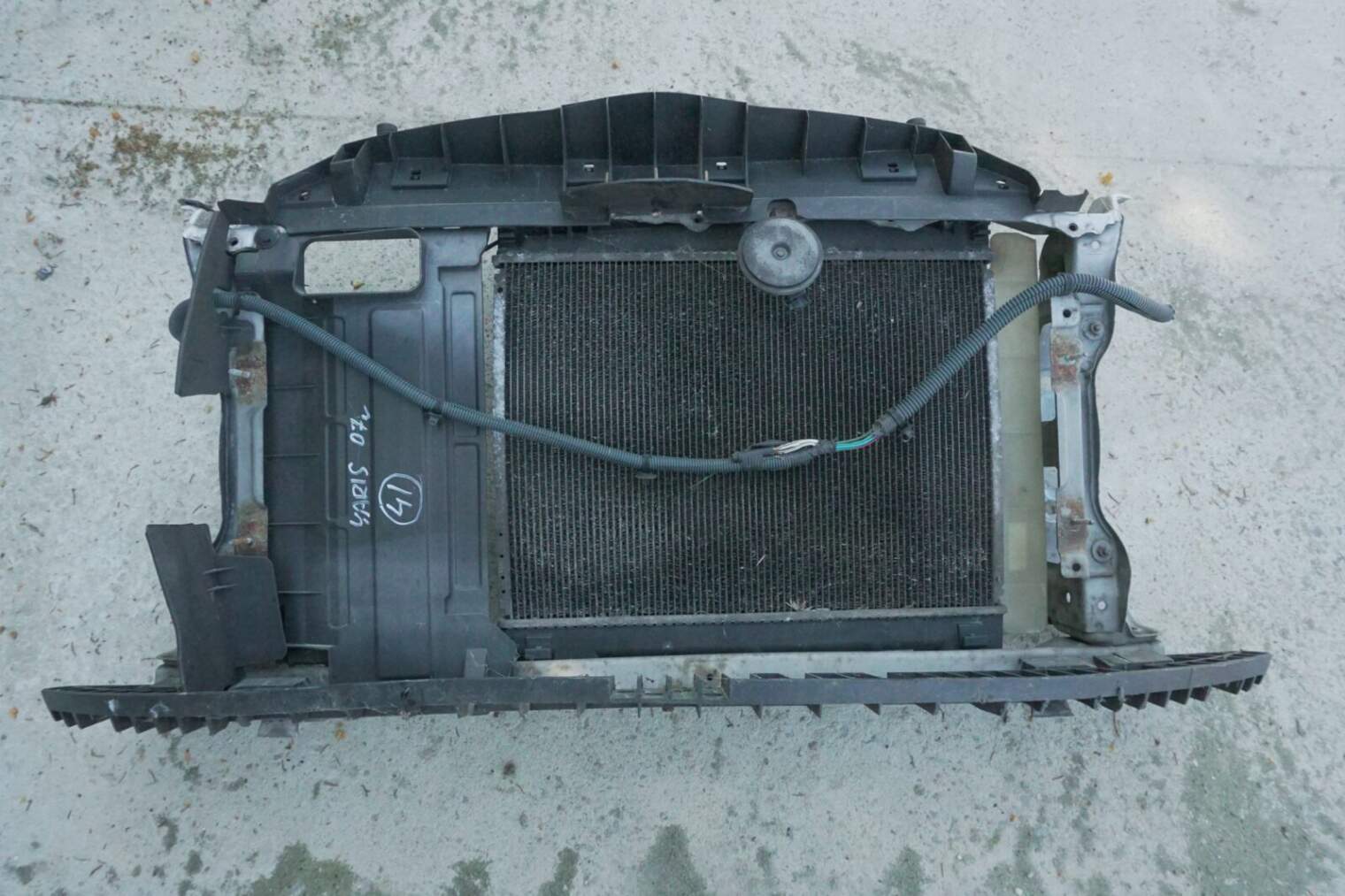 TOYOTA YARIS II CHLODNICA WENTYLATOR PAS PRZEDNI 422133-3843 422750-0456