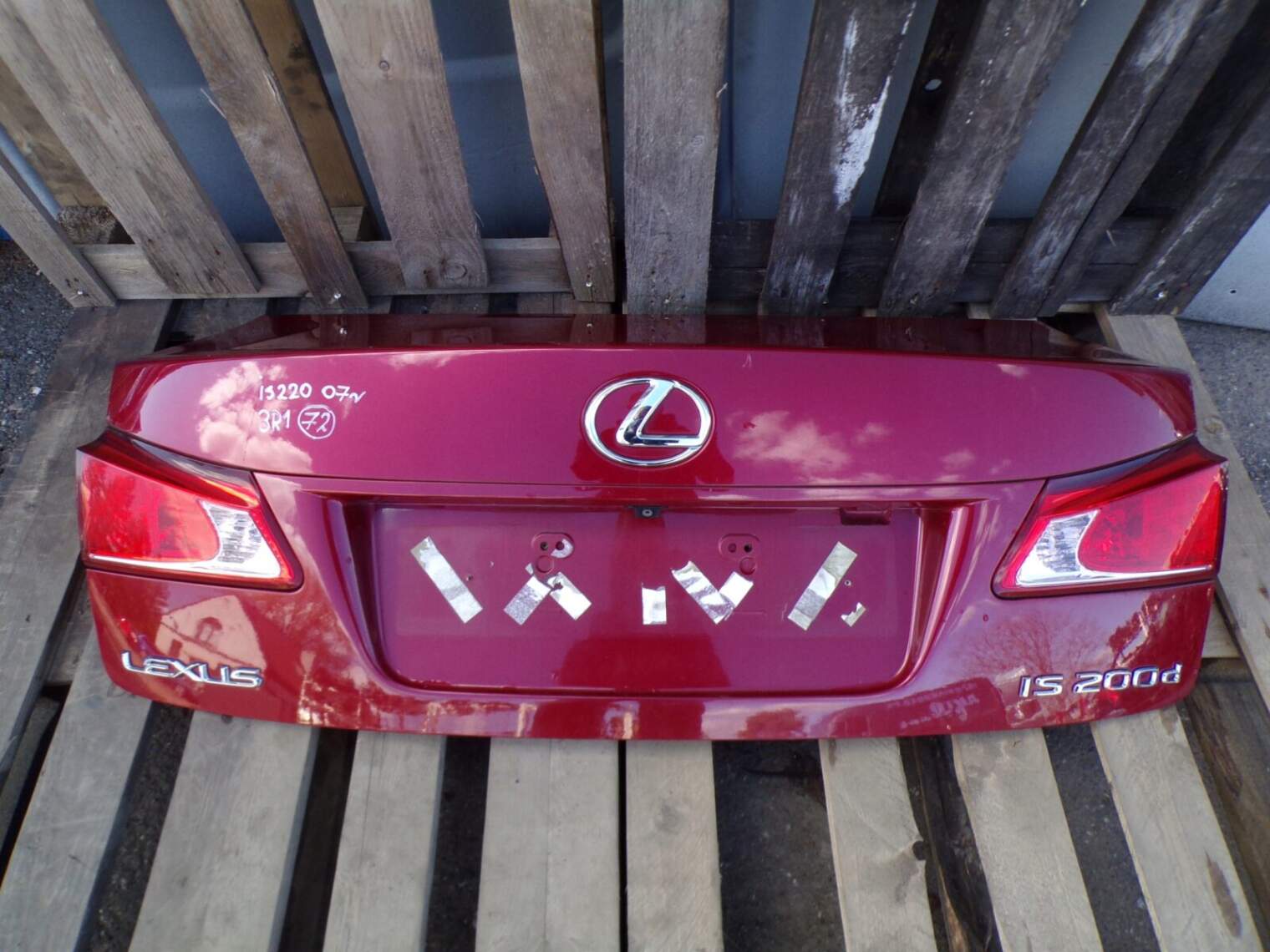 Lexus Is220 Is250 II Klapa Bagażnika 3r1 Lampa 6440153122