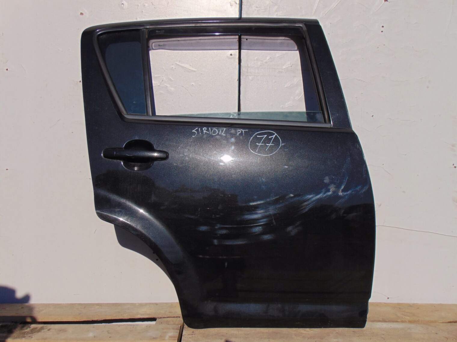 Daihatsu Sirion M3 Drzwi Prawe Tylne Szyba Nr.77