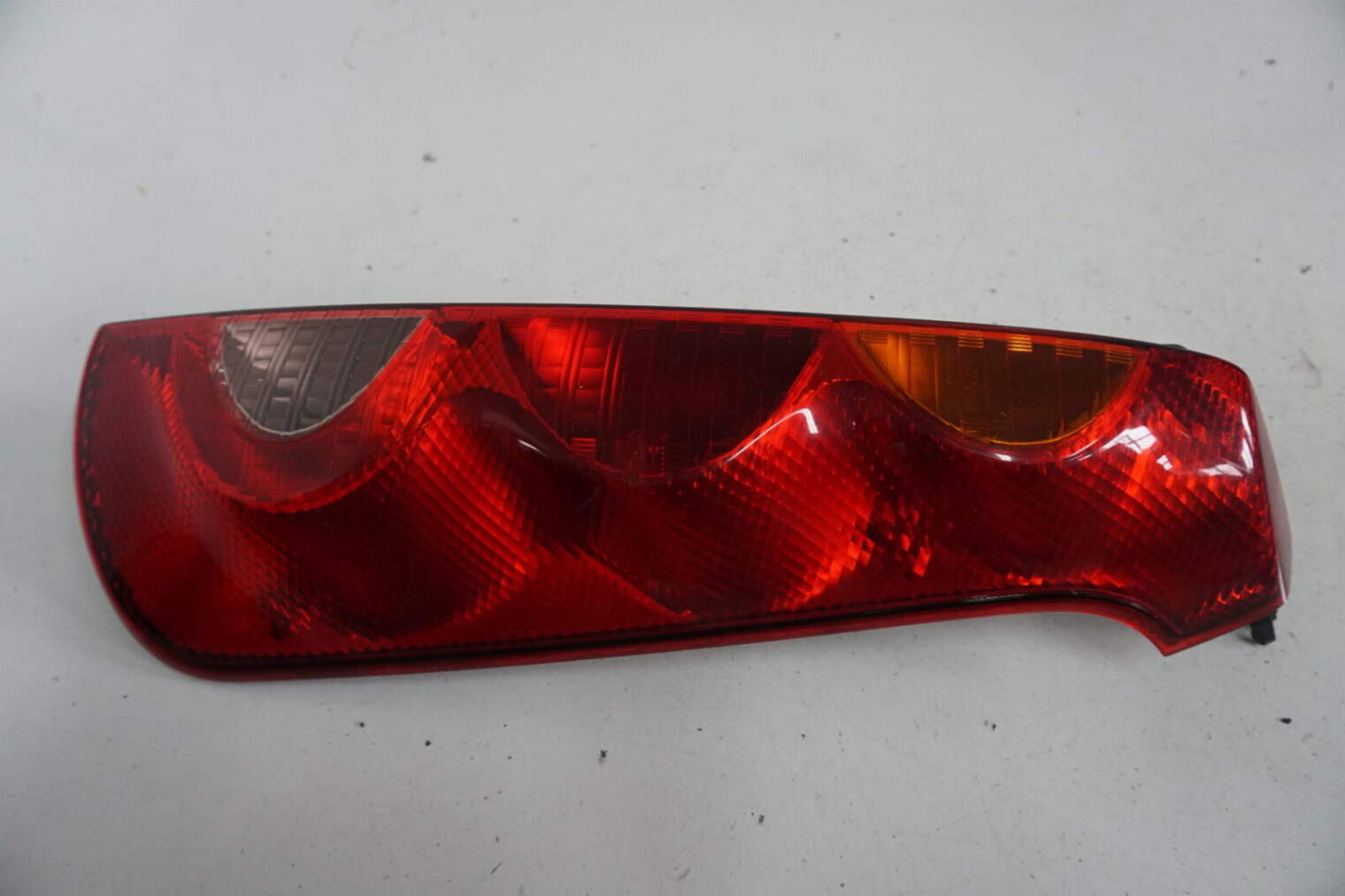 Nissan Note E11 Lampa Tylna Prawa Nr.111 - obrazek 4