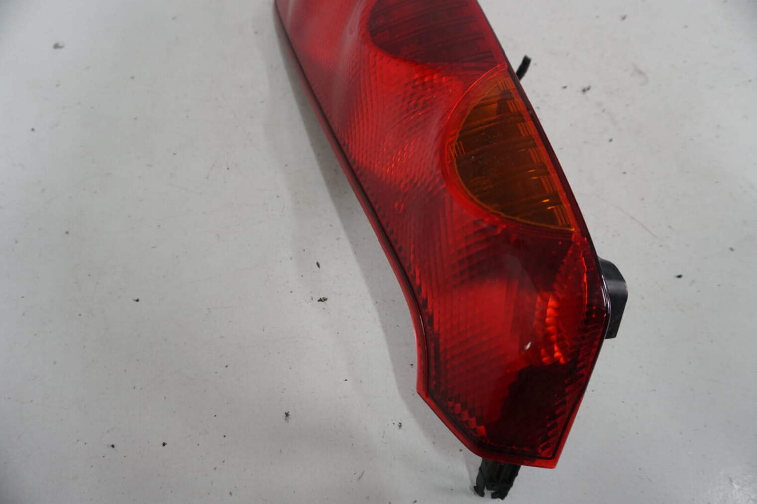 Nissan Note E11 Lampa Tylna Prawa Nr.111 - obrazek 6