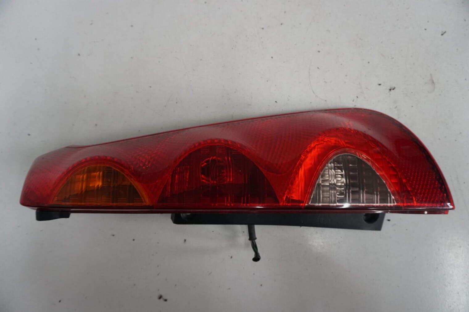 Nissan Note E11 Lampa Tylna Prawa Nr.111 - obrazek 7