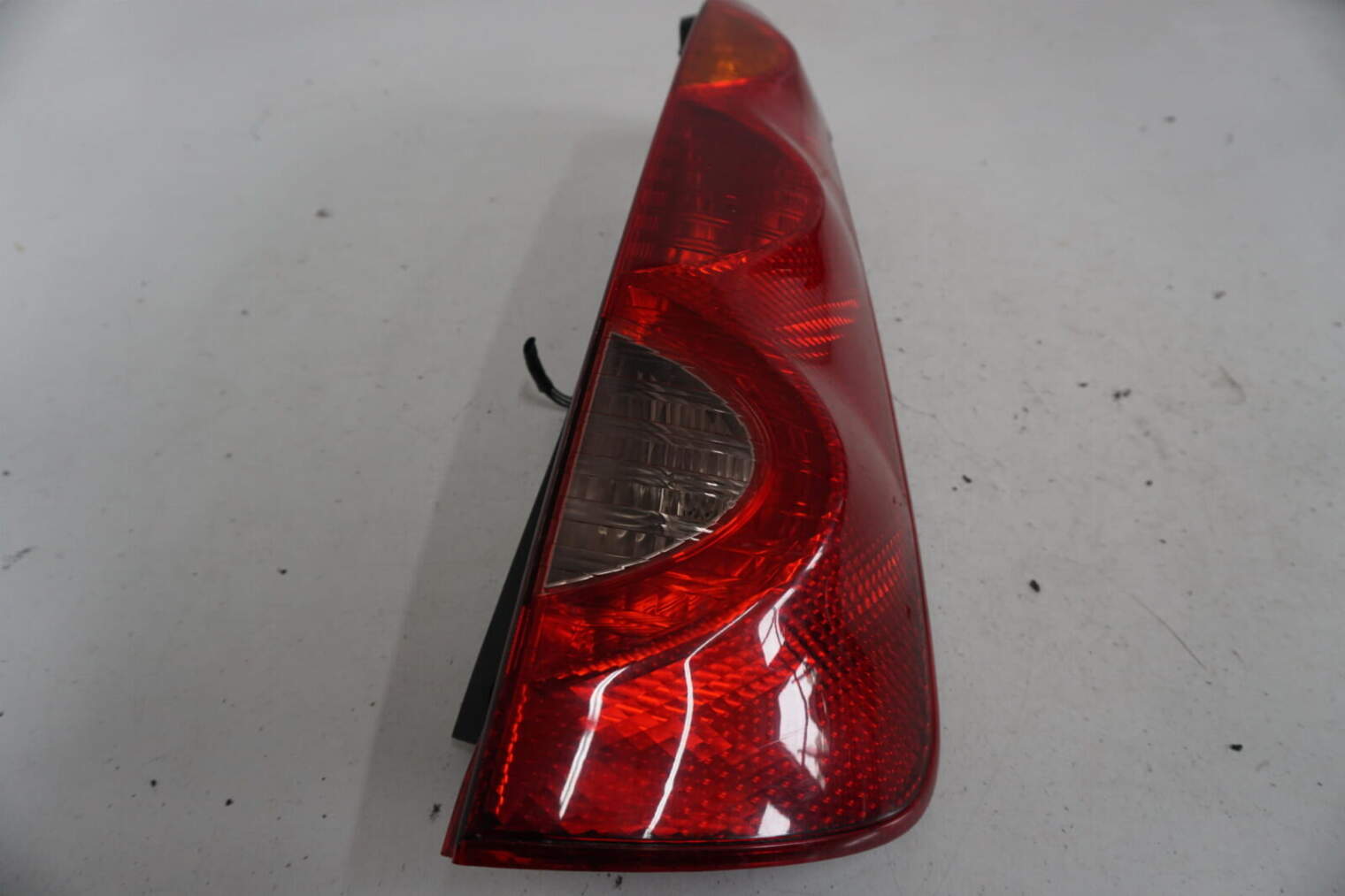 Nissan Note E11 Lampa Tylna Prawa Nr.111 - obrazek 8