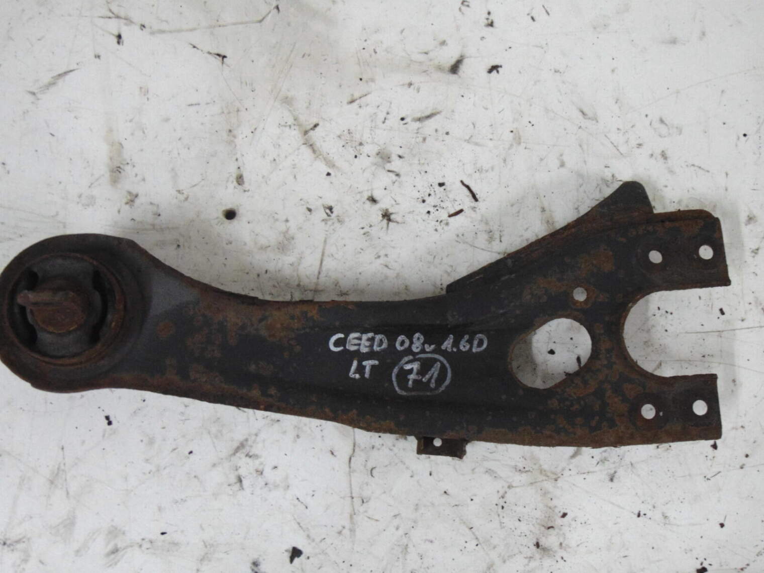 Kia Ceed 2008r Wahacz Wzdłużny Lewy Tył