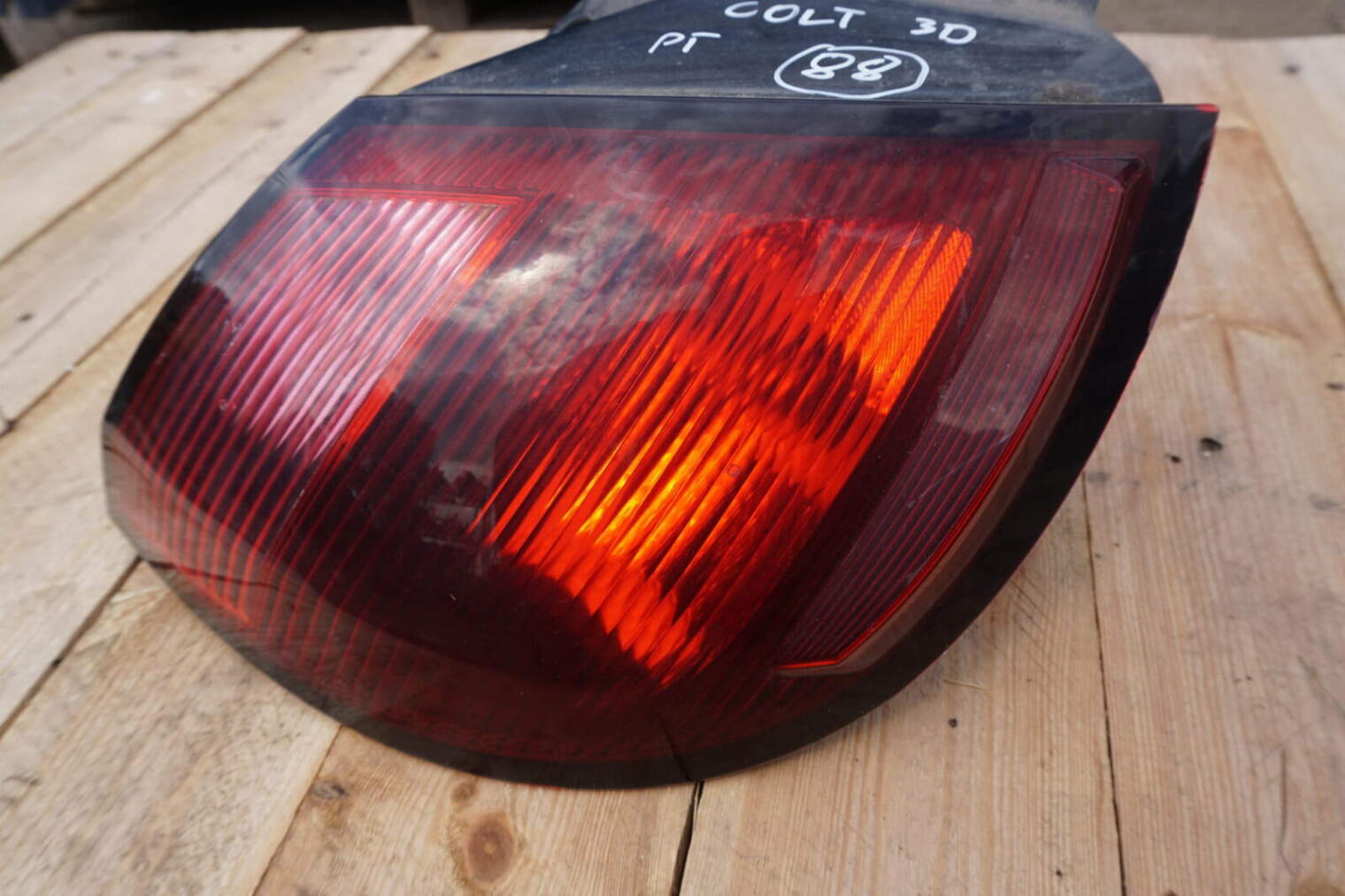 Mitsubishi Colt 2006r Lampa Prawy Tył Mr957366 - obrazek 2