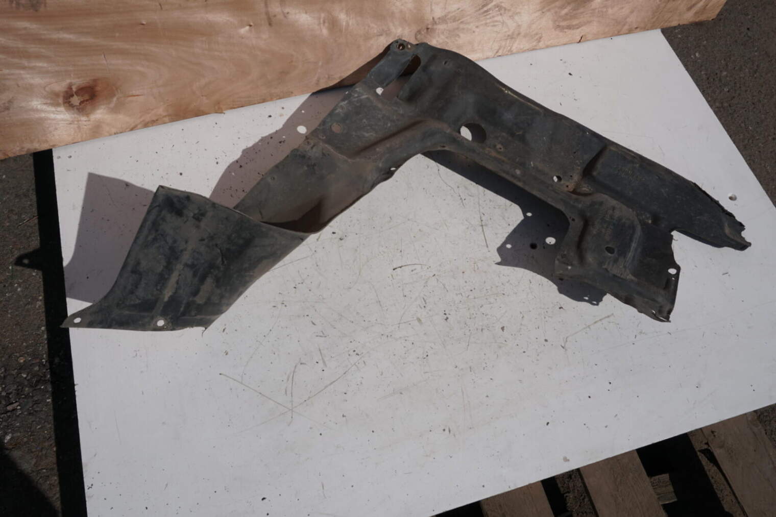 Toyota Avensis Verso 2002r Osłona Pod Silnik 51441-44040 51440-44010