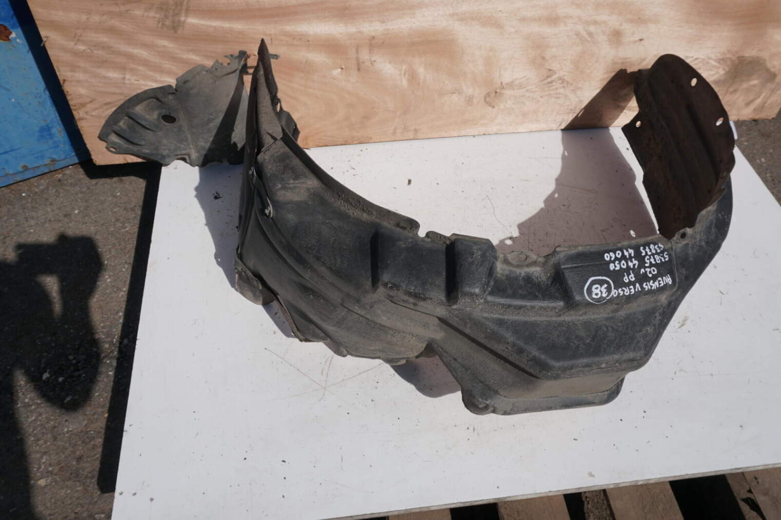 Toyota Avensis Verso 2002r Nadkole Prawe Przednie 53875-44050 53875-44060