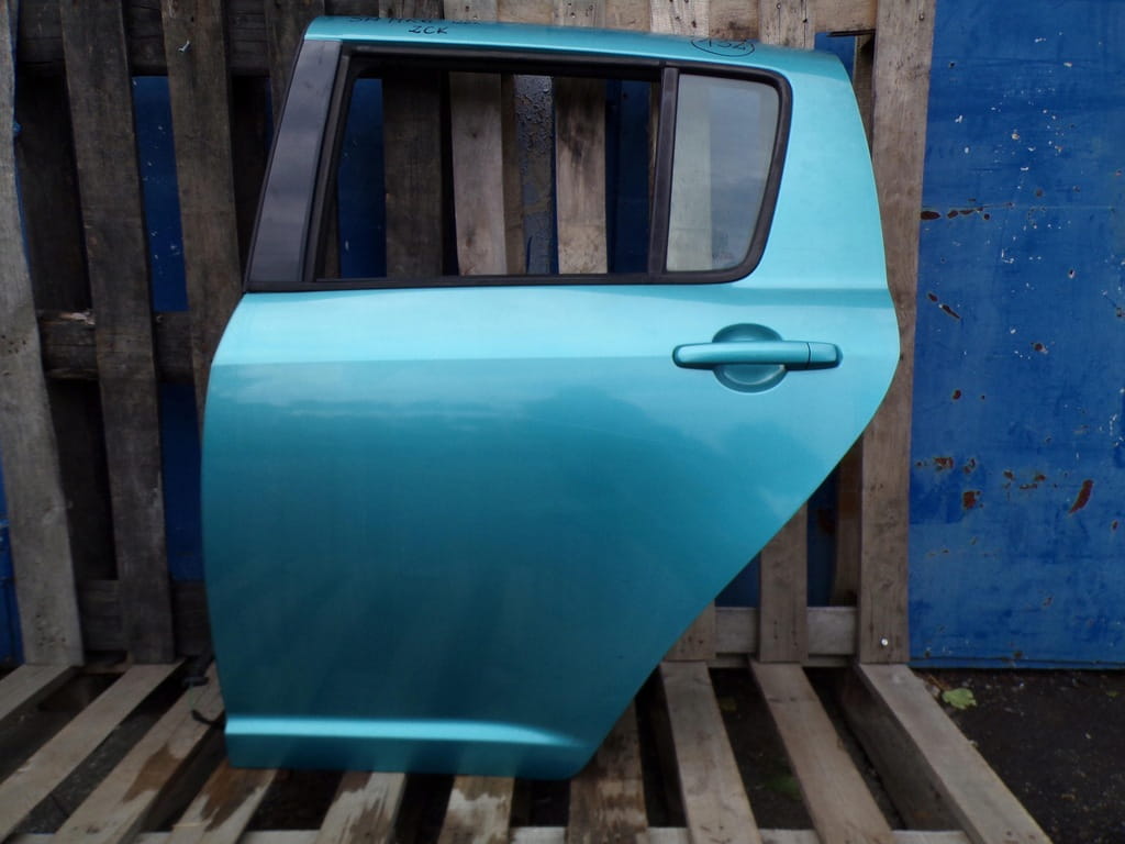 Suzuki Swift Mk6 III Drzwi Lewe Tylne ZKC Szyba