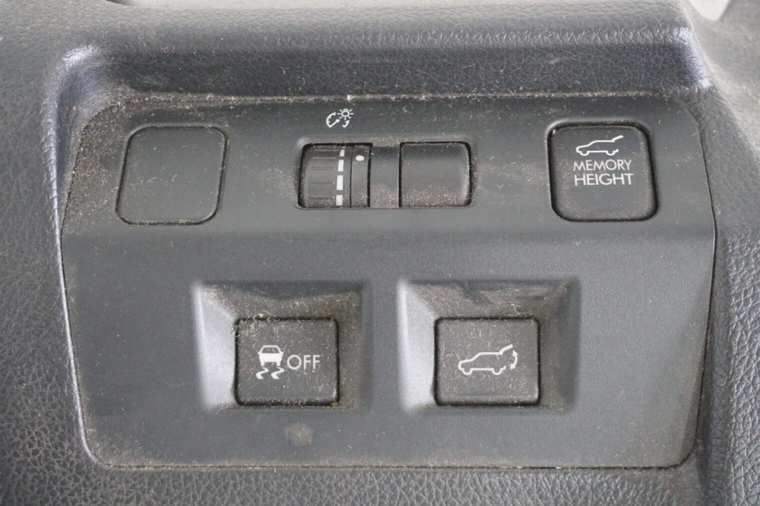 Subaru Forester Sj IV Guzik Podnoszenia Klapy Bagażnika Nr.26 - obrazek 2