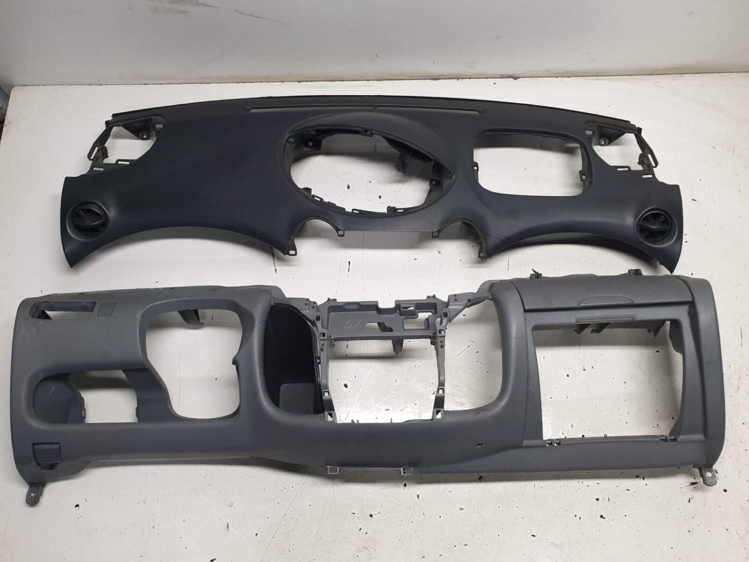 Toyota Yaris I Deska Rozdzielcza Konsola Europa 55303-52010 55301-52010