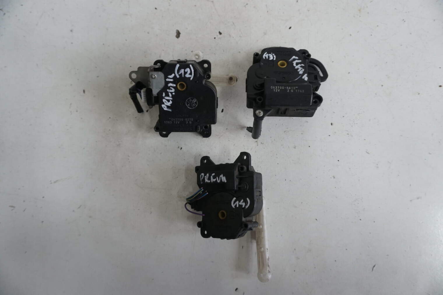 Toyota PreVIa Silniczek Nagrzewnicy 063700-8270 063700-8410