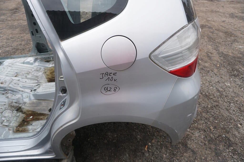 Honda Jazz III Błotnik Lewy Tylny Nh700m Lampa Srebrny