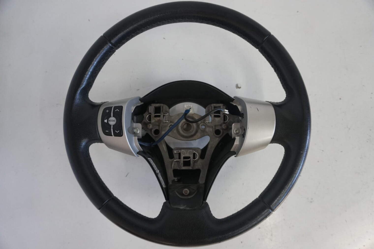 Toyota Yaris II Kierownica Skóra Nr.65
