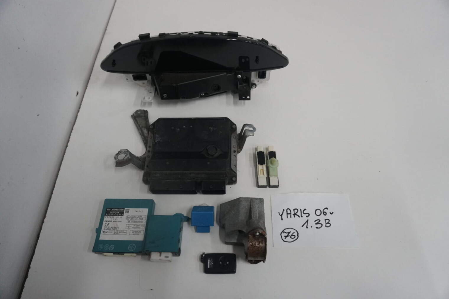 Toyota Yaris II 2006r 1.3b Zestaw Startowy Komputer Sterownik Silnika Stacyjka 89661-0d310