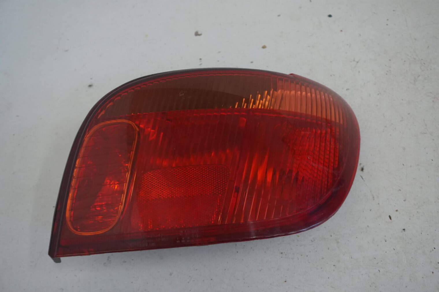 Toyota Yaris I Lift 03-06 Lampa Prawy Tył Angielska