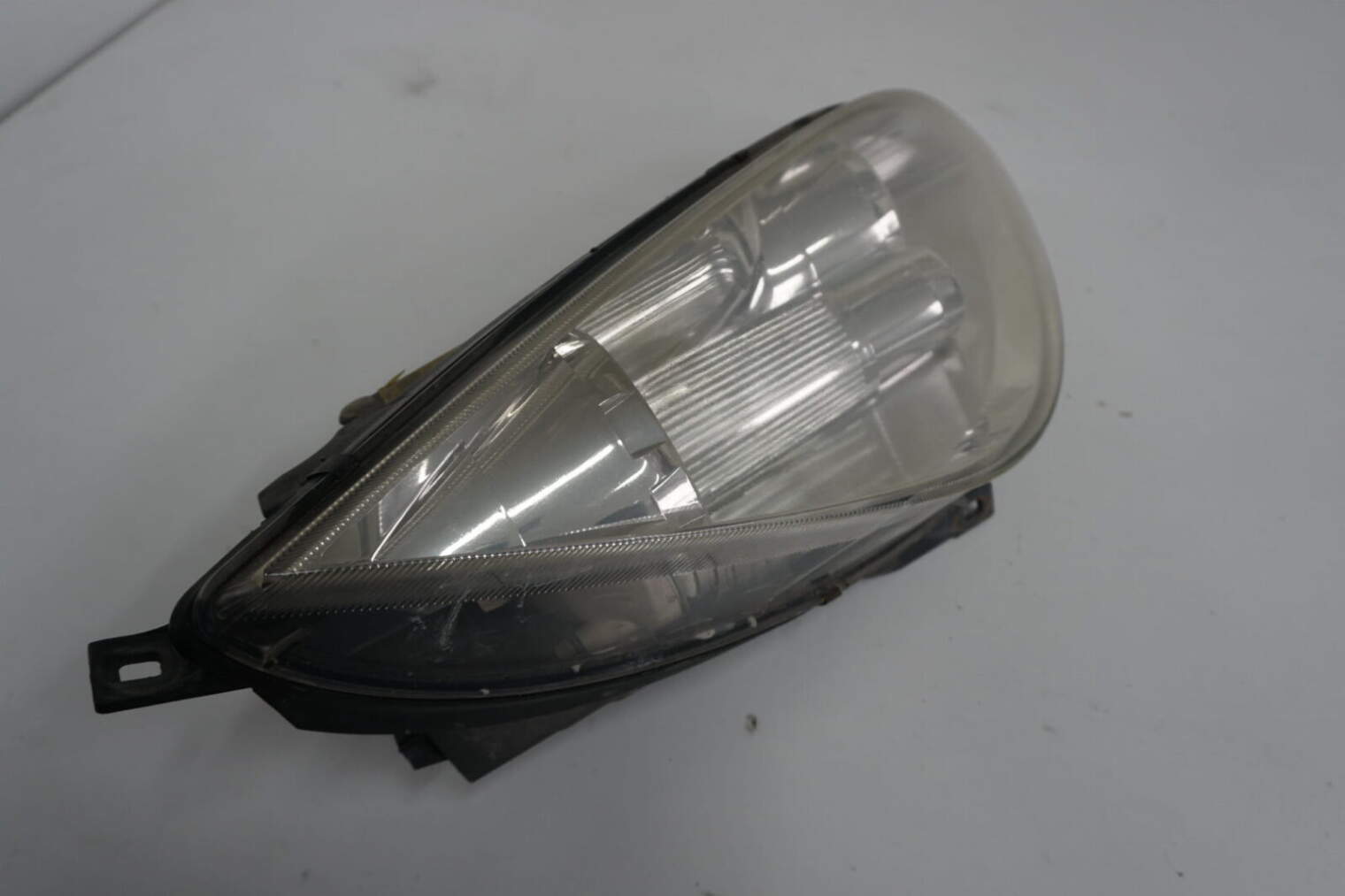 Mitsubishi Colt Lampa Przednia Prawa Europejska 0301208202 - obrazek 2