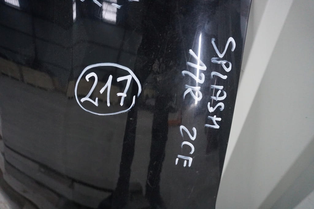 Suzuki Splash Błotnik Lewy Przedni Zce Czarny - obrazek 2