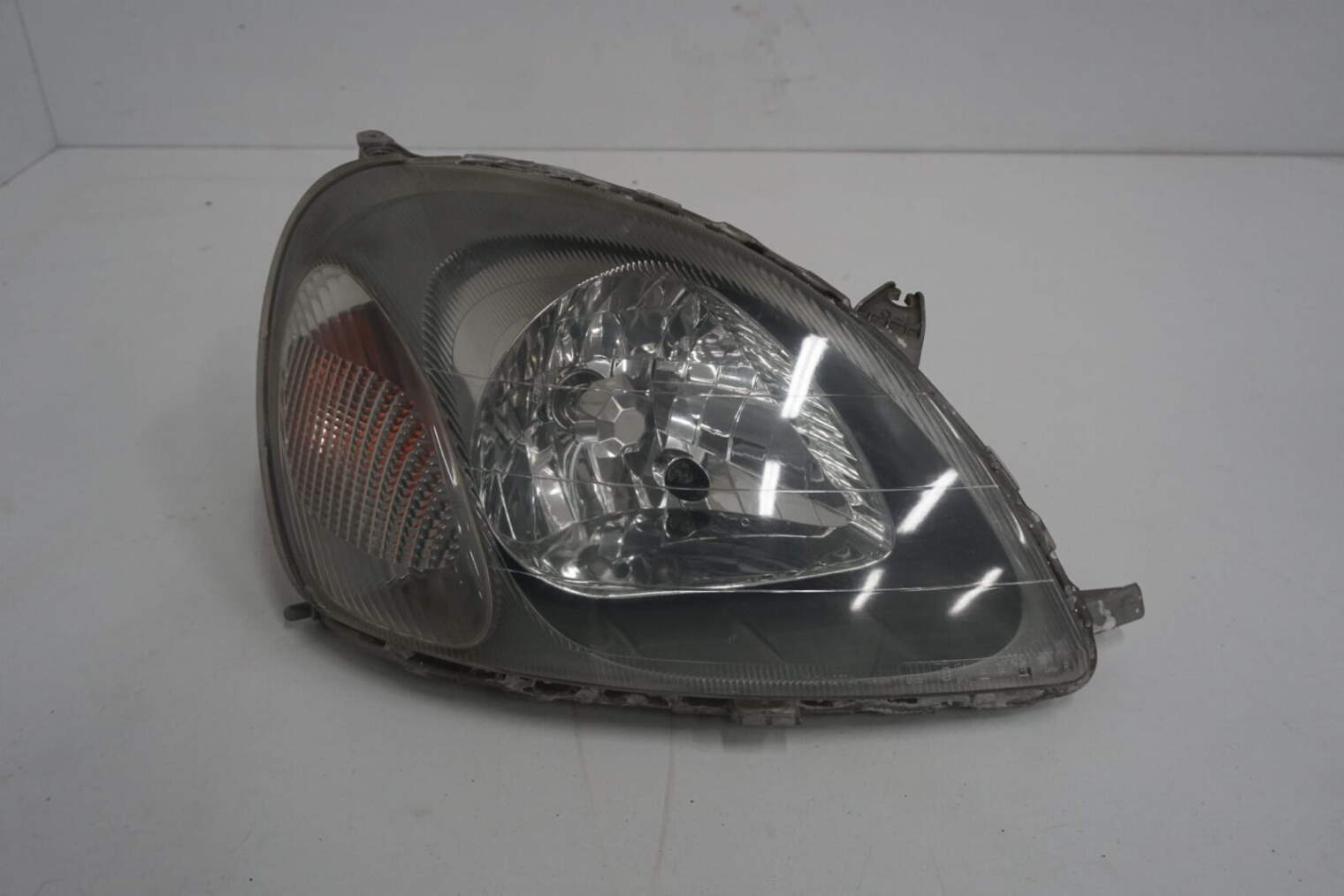 Toyota Yaris I Lampa Prawa Przednia Europa Nr.82