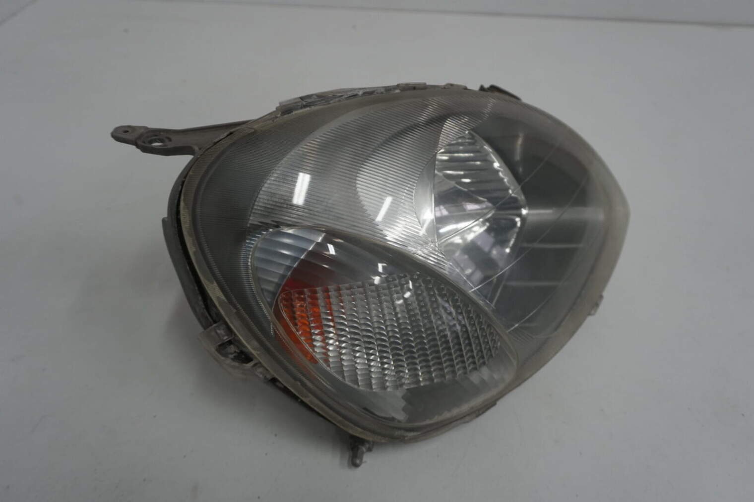 Toyota Yaris I Lampa Prawa Przednia Europa Nr.82 - obrazek 2