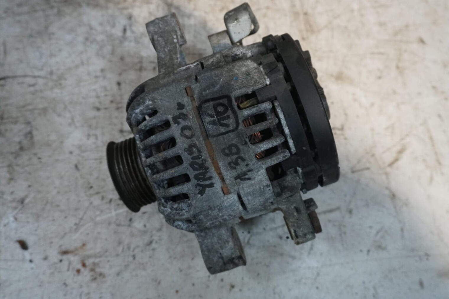 Toyota Yaris II Alternator 27060-0j060 Nr.16