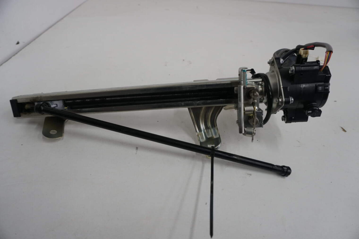 Subaru Forester IV Sj Mechanizm Podnoszenia Klapy Bagażnika 830100-1090 2015rok - obrazek 3