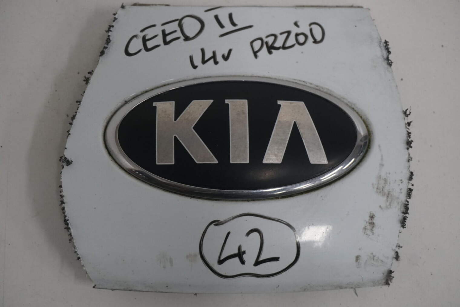 Kia Ceed II Emblemat Znaczek Zderzaka Przedniego 2013rok