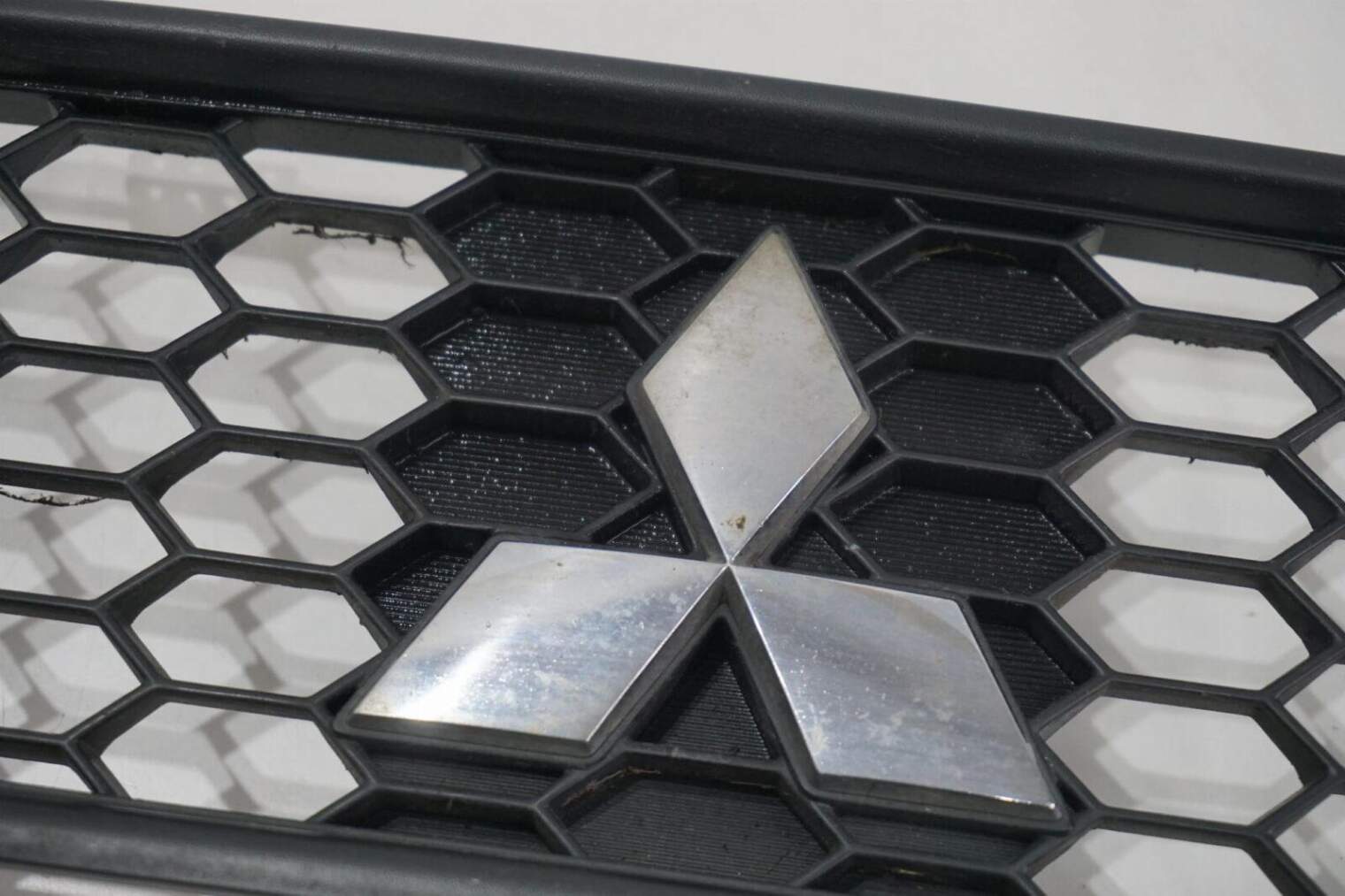 Mitsubishi Colt VI Z30 Lift Atrapa Grill Kratka Zderzaka Emblemat 7450a457 - obrazek 4