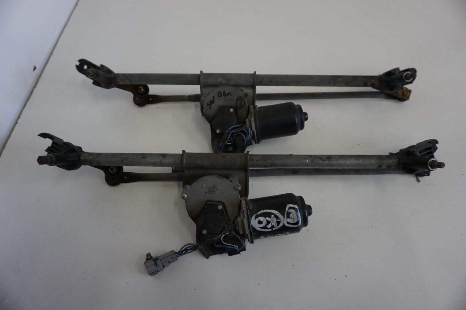 Suzuki Swift III Mk6 CIEGNO MechanizmU Wycieraczek Przednich Z ANGLIKA 38100-63J10
