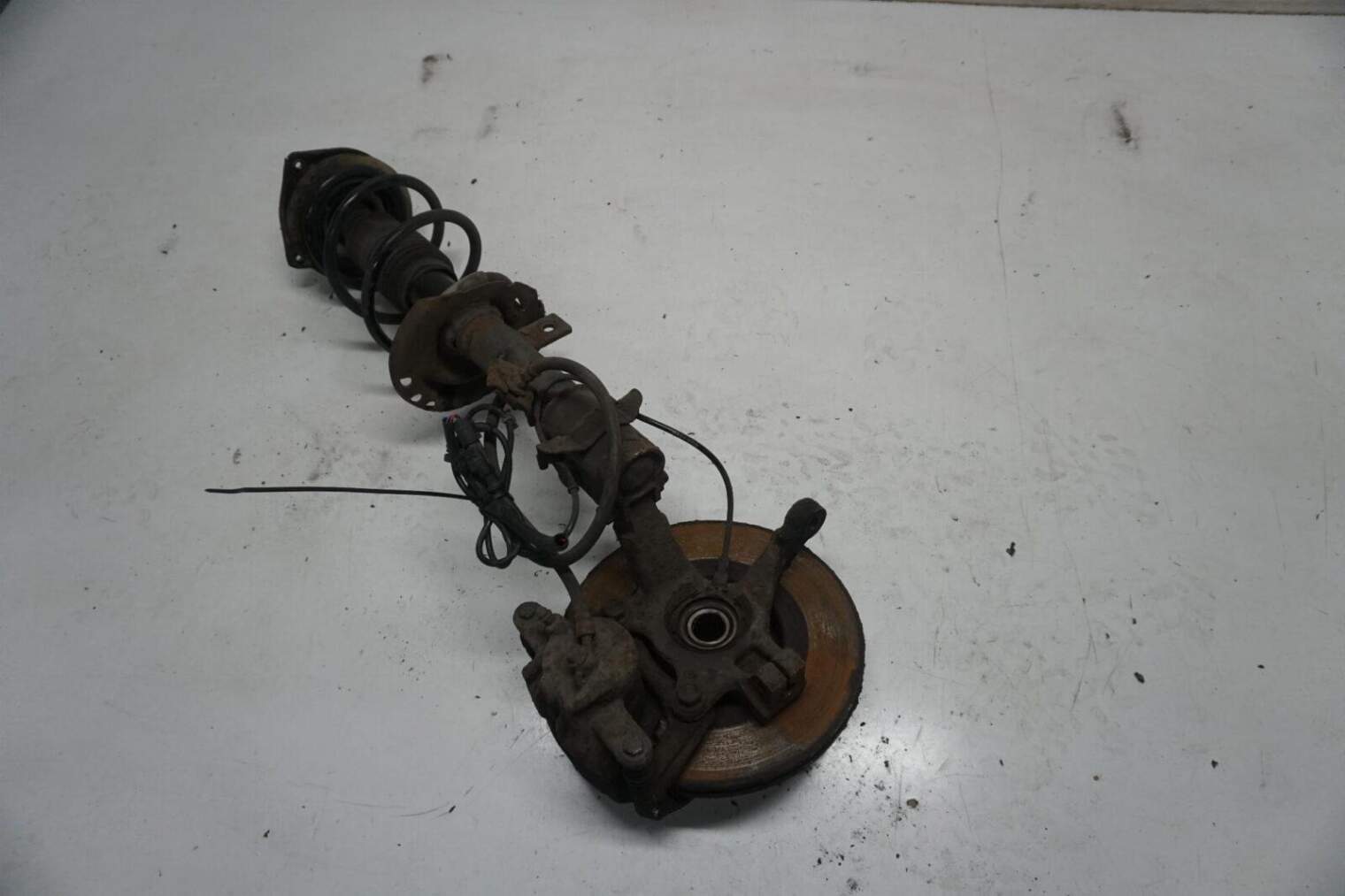 Nissan Note E11 Mcpherson Zwrotnica Amortyzator Prawy Przedni - obrazek 2