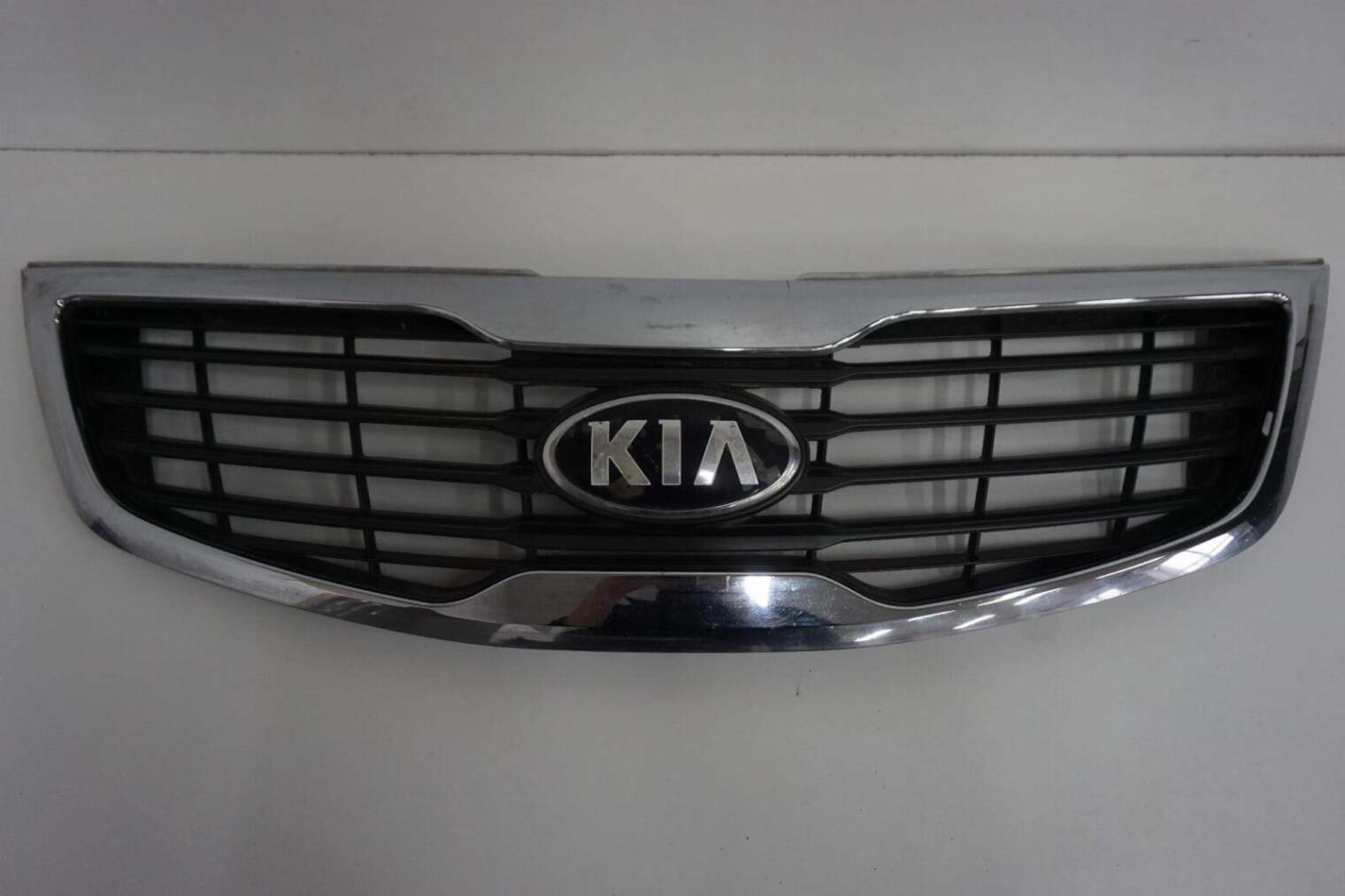 Kia Sportage III Atrapa Grill Emblemat 2012rok