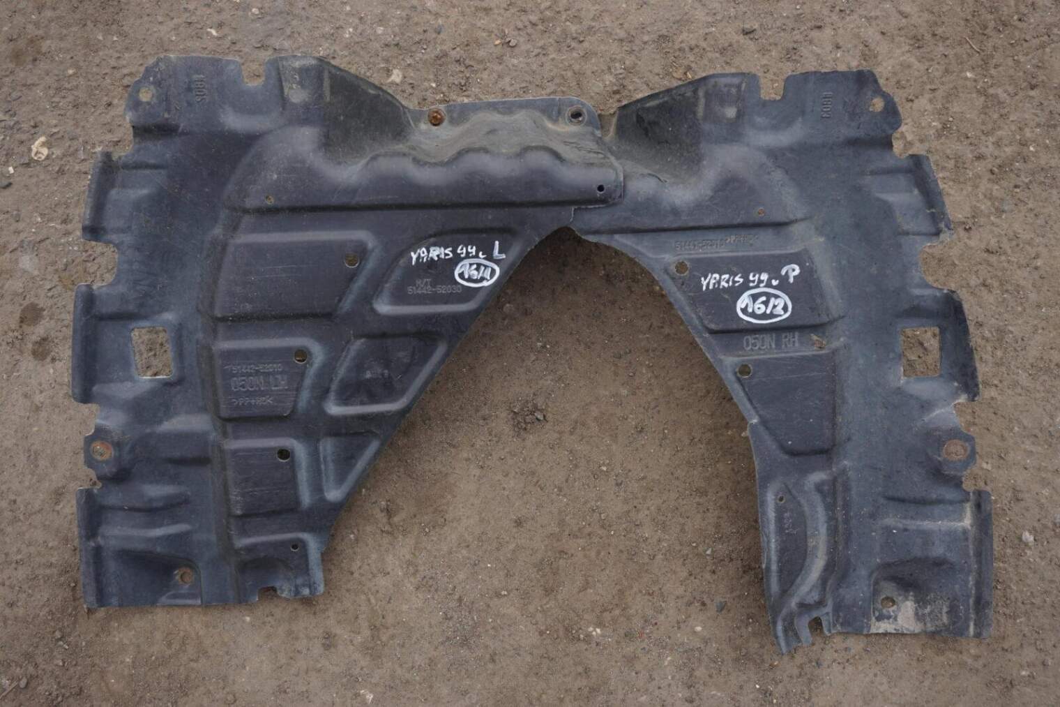 Toyota Yaris I Osłona Silnika Dolna 51441052010 51442-52010