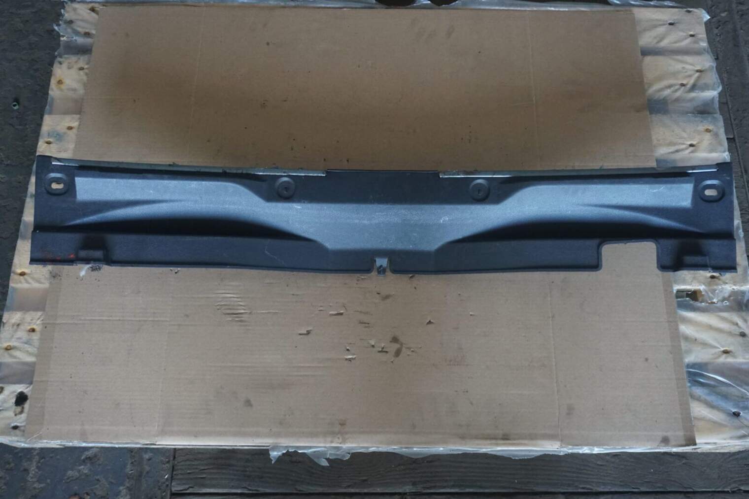 Nissan Qashqai Osłona Pasa Tylnego 84992ey10a-20a