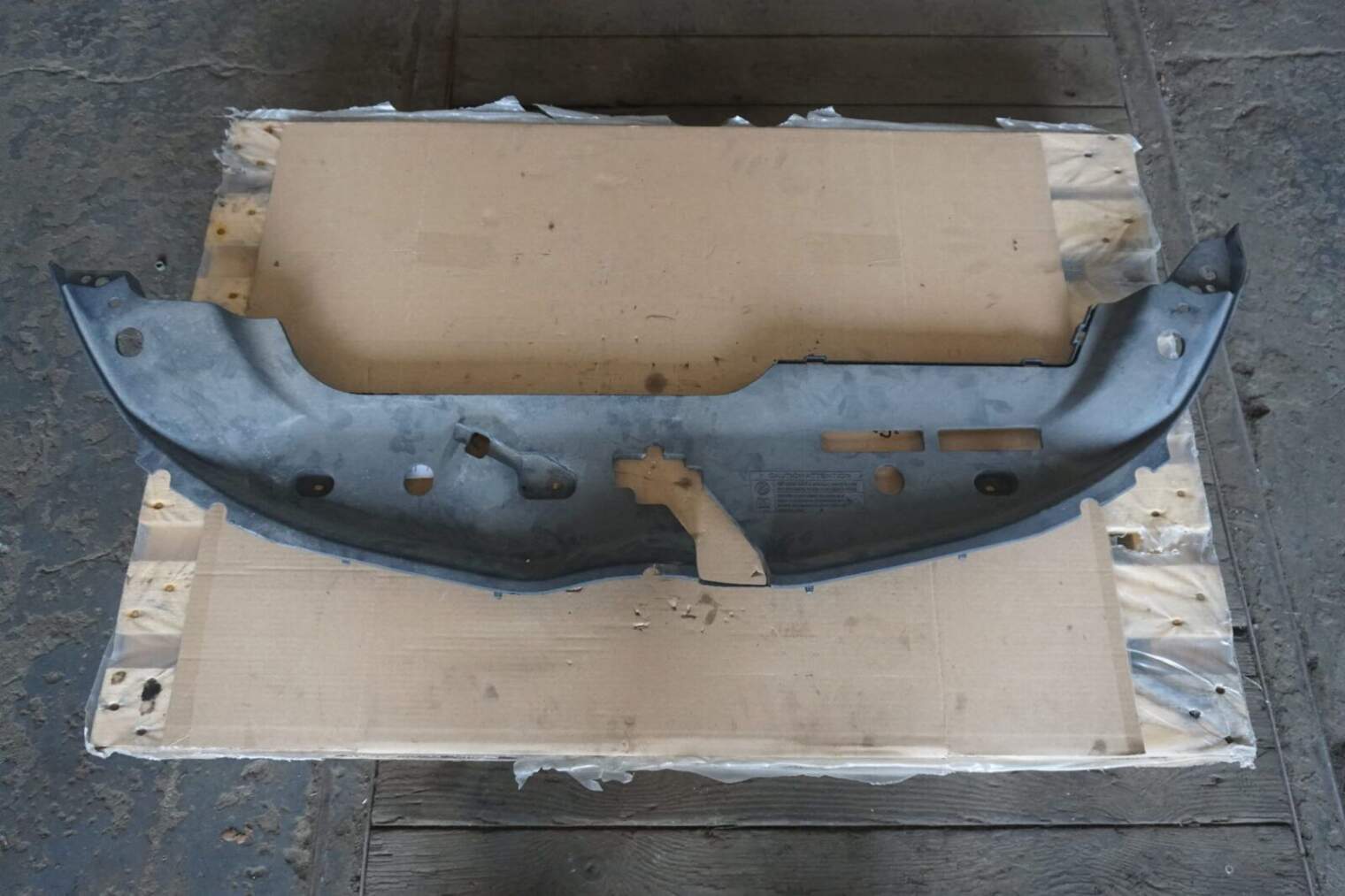 Toyota Verso Belka Osłona Pasa Przedniego 53289-0f030 53140-0f010