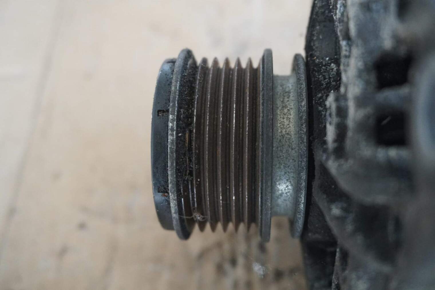 Mitsubishi Outlander II Alternator 06f903023f 2.0d - obrazek 2