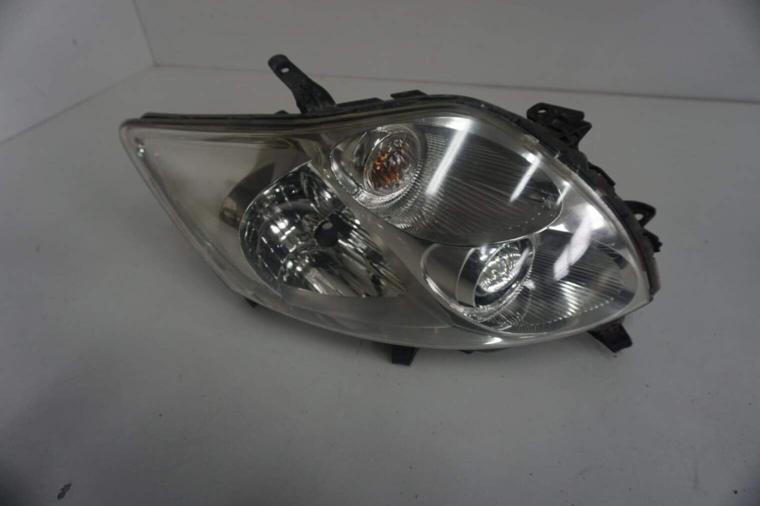 Toyota Auris E15 Lampa Przednia Prawa 81110-02480 Uk
