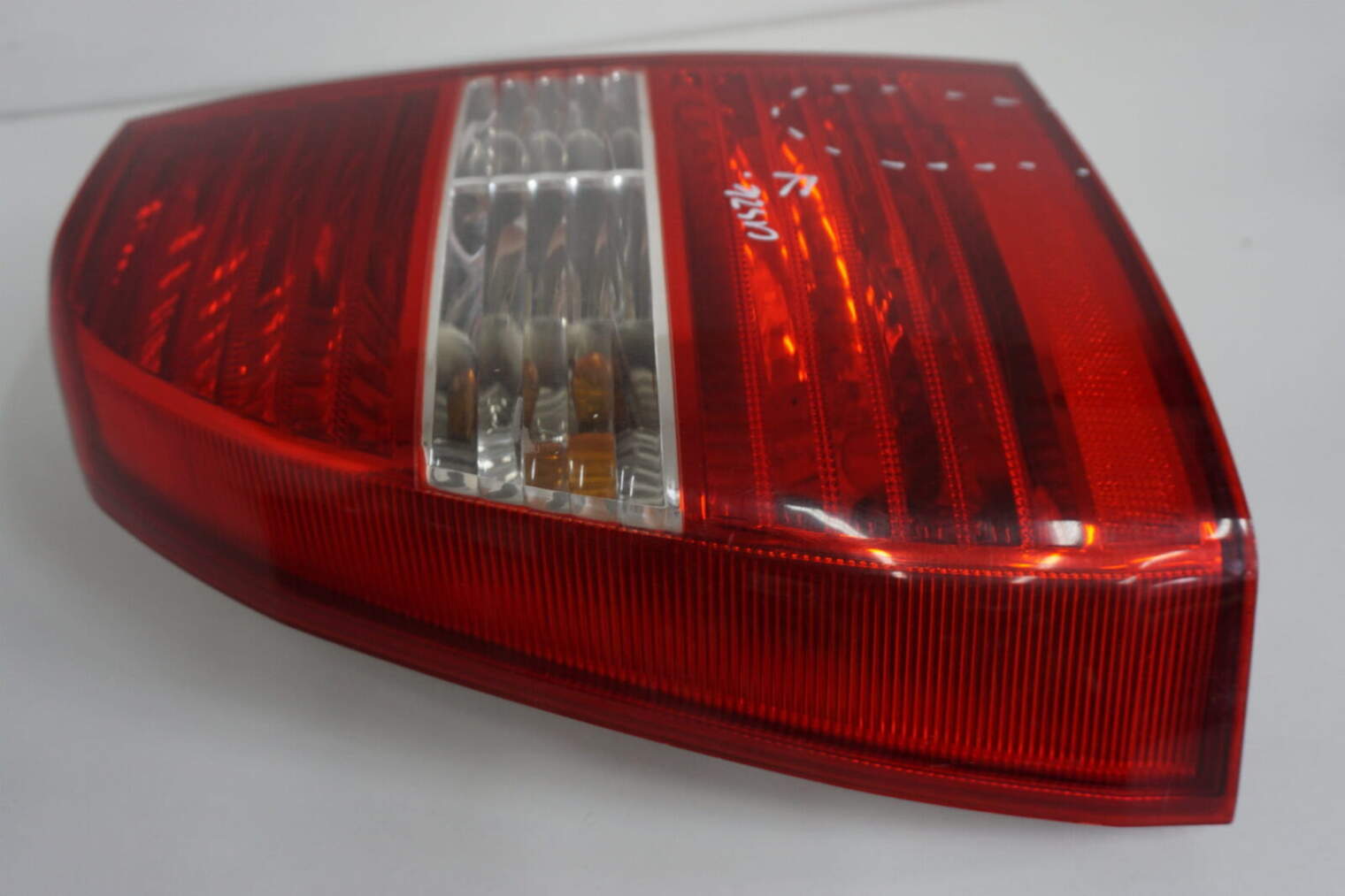 Kia Sportage II Lampa Tylna Lewa 92401-03000 Nr.70 - obrazek 2