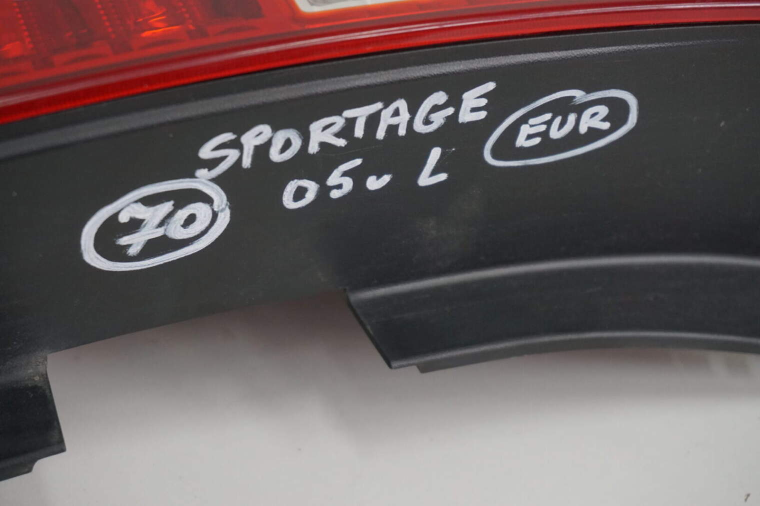 Kia Sportage II Lampa Tylna Lewa 92401-03000 Nr.70 - obrazek 6