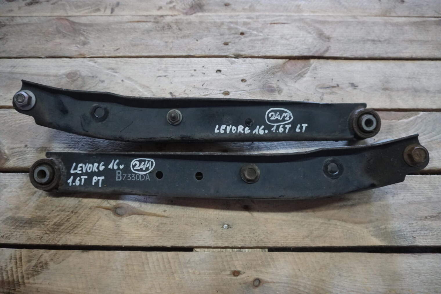 SUBARU LEVORG WAHACZ TYLNY PRAWY LEWY TULEJA nr.24